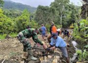 Cuaca Hujan Gerimis, Mendung, dan Berkabut Tak Mengurangi Semangat Kerja Warga Bersama Satgas TMMD ke-125 Tahun 2025