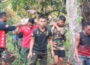 Satgas TMMD 125 Angkat Batu Bersama Warga Untuk Pengerasan Jalan